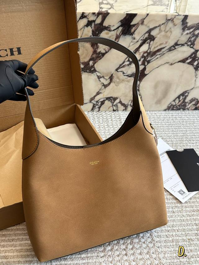 Comes with box. Size: 38*22cm. Coach's shopping basket is a super popular item t