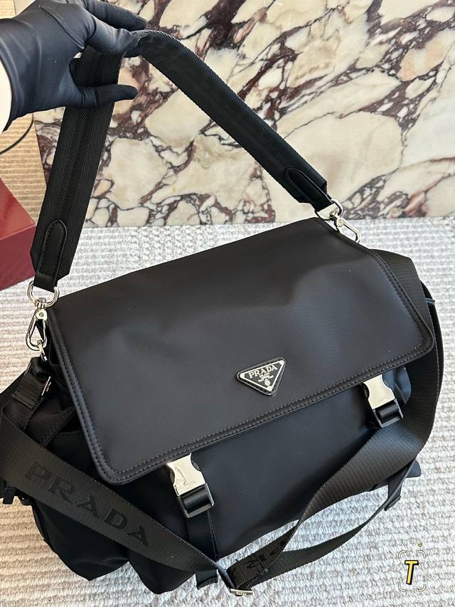 Large Size Everyone's recommending Prada bags New Prada Nylon Series Explore Mes