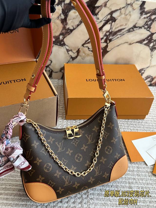 Original boxed version, comes with original scarf. Size: 29*16cm. Vintage croiss