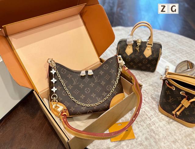 Free chain charm, official double box packaging. LV's latest sold-out item, orig