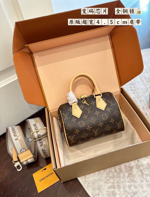 Upgraded and widened shoulder strap, official double-box packaging. LV monogram