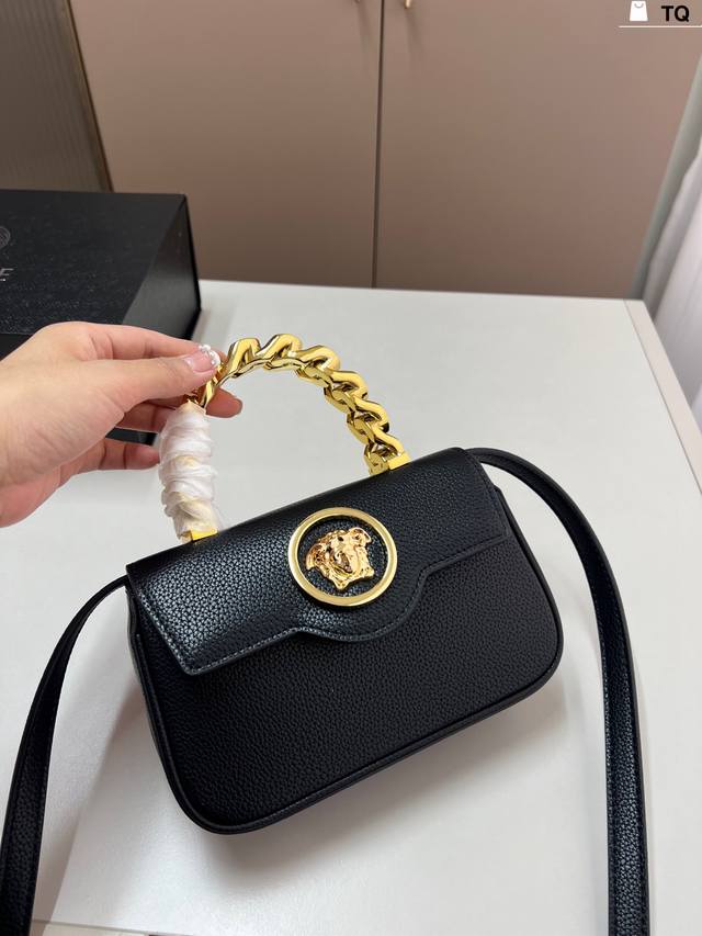 Versace tote/shoulder bag Versace Medusa bag, exquisite and cute Chain-style har