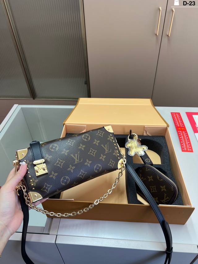 Louis Vuitton New Slim Trunk! Set with keychain + card holder. A must-have for A