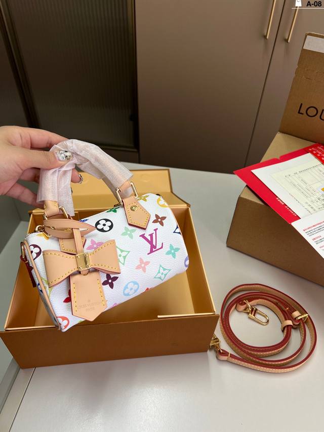 Chip version Lv pillow bag classic series fashionable and versatile high-value,