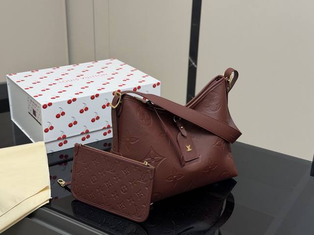 Size: 26.32cm Do you like the LV Carryall underarm bag with a bow? It comes with