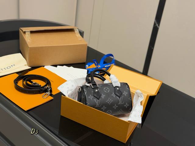 New model with folding case/airplane case. Size: 16*12cm. Available through a pr