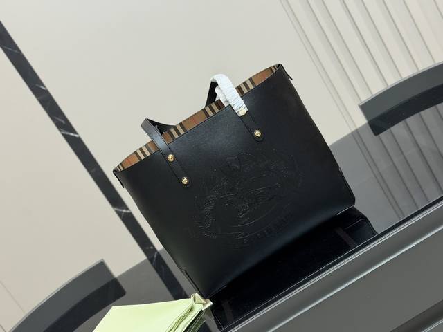 Burberry shopping bag, canvas material, large capacity to meet daily needs, espe