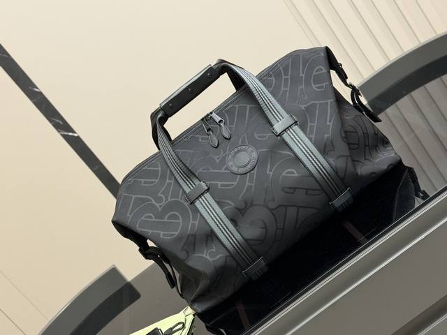 Burberry Keepall Travel Essential Travel Bag Airport Bag Tote Bag Made with orig