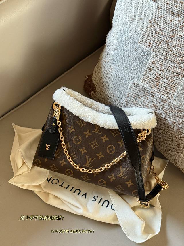 Upgraded box version Size: 26*17Cm The L's Carryall BB is finally here The bag b