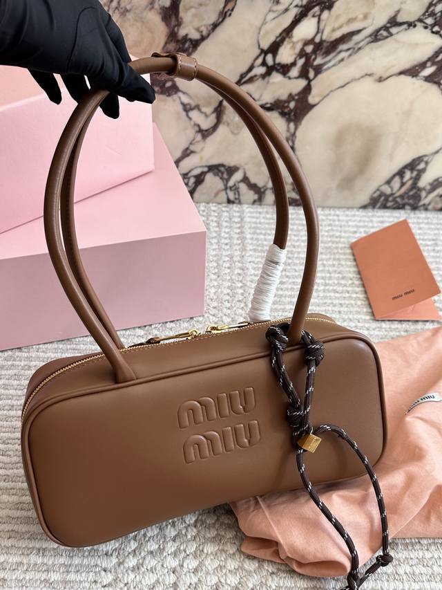 Comes with box. Size: 28 x 12cm. Small Miumiu bowling briefcase. Matching materi