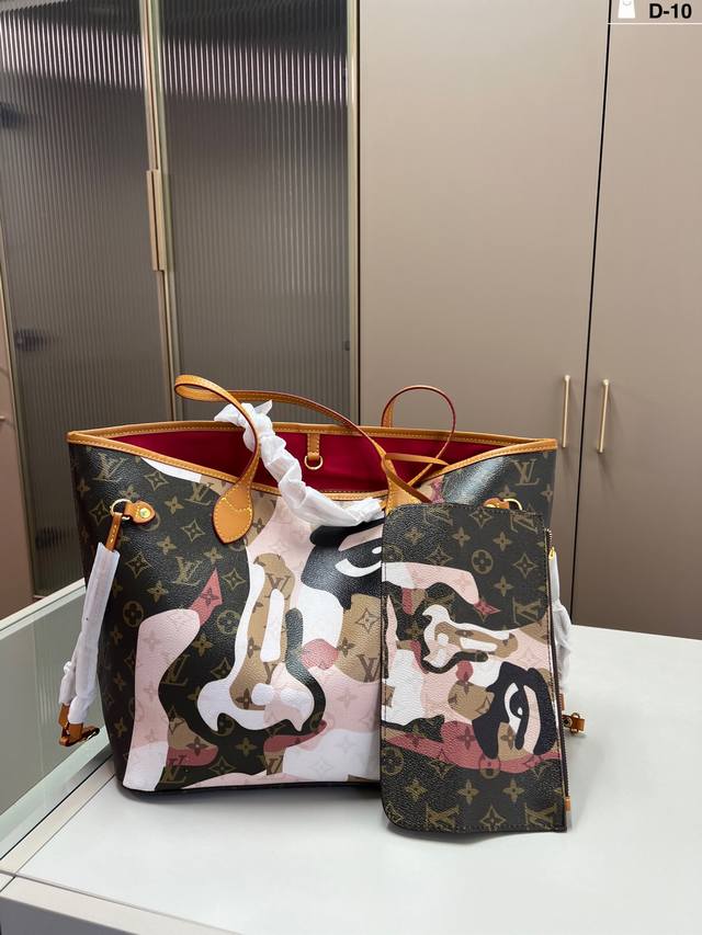 Louis Vuitton New Camouflage Face Shopping Bag Camouflage print design, fashiona