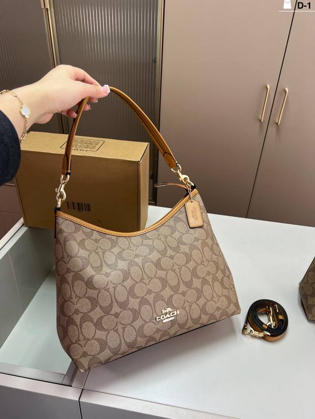 Large Coach Hobo Bag, full of design sense, super high-end fashion item. D-1 siz