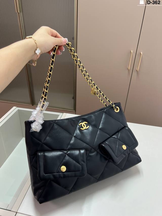 Chanel 25K Hobo Tote Chain Bag (Ddd) Black and gold color scheme, classic large