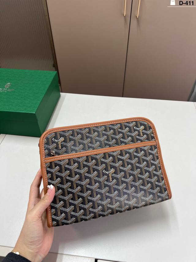 Goyard clutch, suitable for both men and women! Absolutely stunning when worn! V
