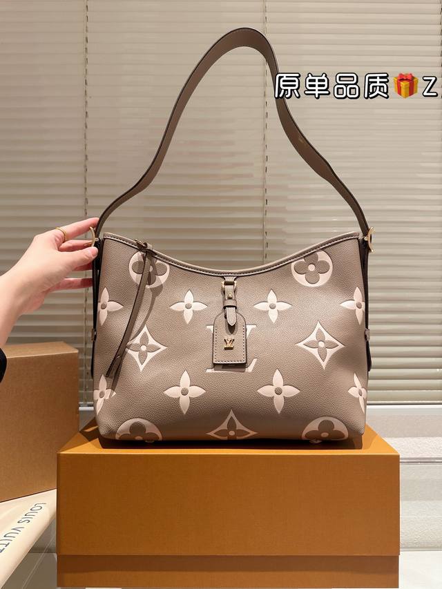 Leather version of the LV Carryall PM small handbag in elephant grey. Made of Mo