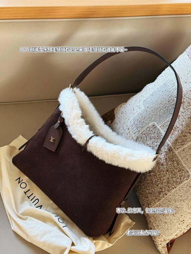 Comes with a suede box. Size: 30*20cm. The ultimate Carryall bag from L's collec