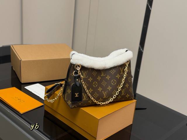 Comes with a folding box/airplane box. Size: 26*17cm. Carryall is the strongest!