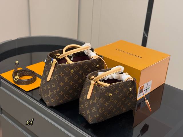 Comes with a folding box. Original replica. LV monogram Montaigne classic design