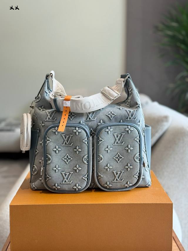 LV Ss25 New Denim Embossed Denim Series LV Popular Crossbody Bag, a darling of t