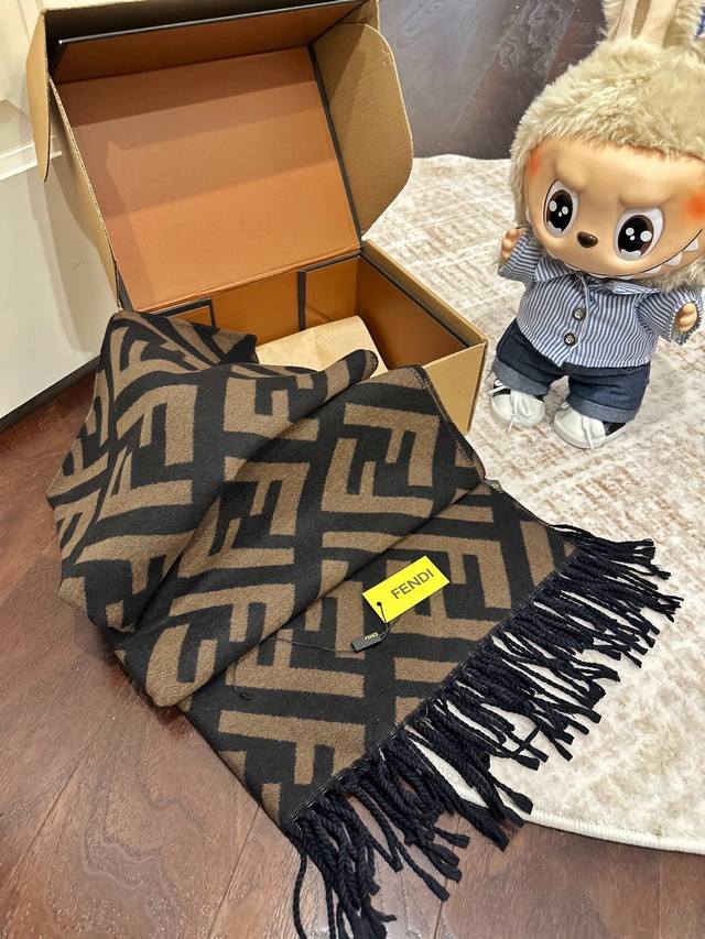 Boutique Gift Box + 5 Fendi Cashmere Scarf High-quality and artistic Exquisite l