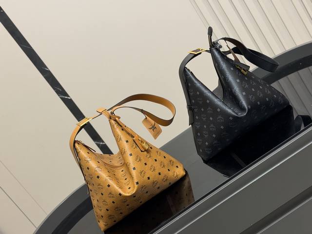 Size: 35.33cm New Mcm Croissant! Original! Made in Qingdao! First Hobo Release!