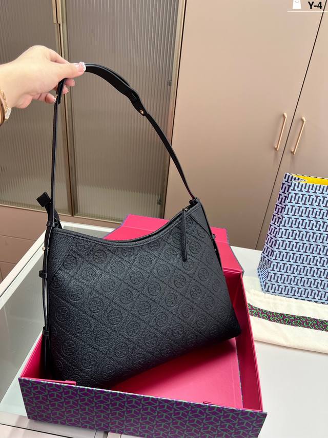 New Tb underarm bag! The color is sophisticated and elegant! It's incredibly com