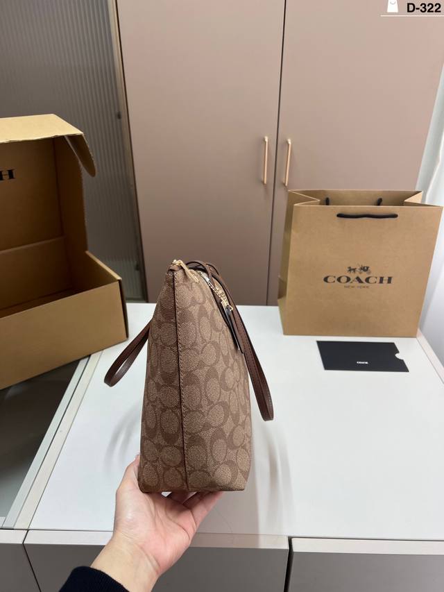 Coach City Tote Bag, classic logo tote bag, super popular and sells out in minut