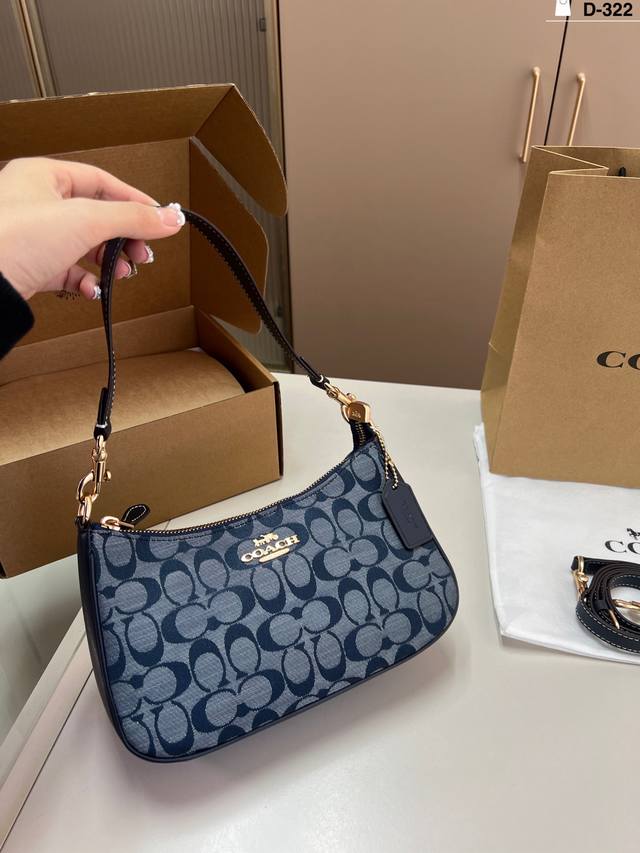 Coach Jeans Crescent Moon The crescent moon shape is popular this year Suitable