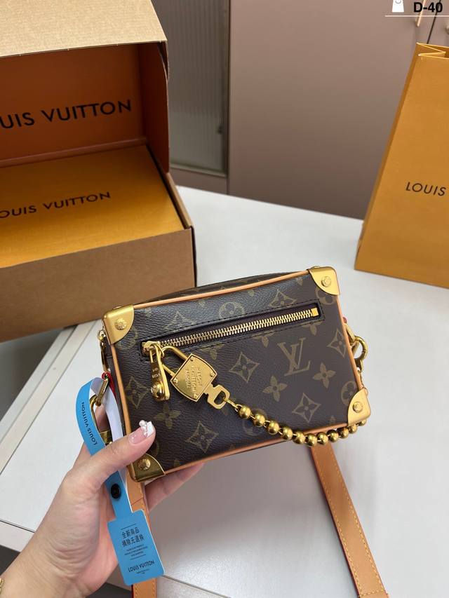 Lv Mini Soft Trunk, a show-stopping style. The Mallle Mini Soft is characterized