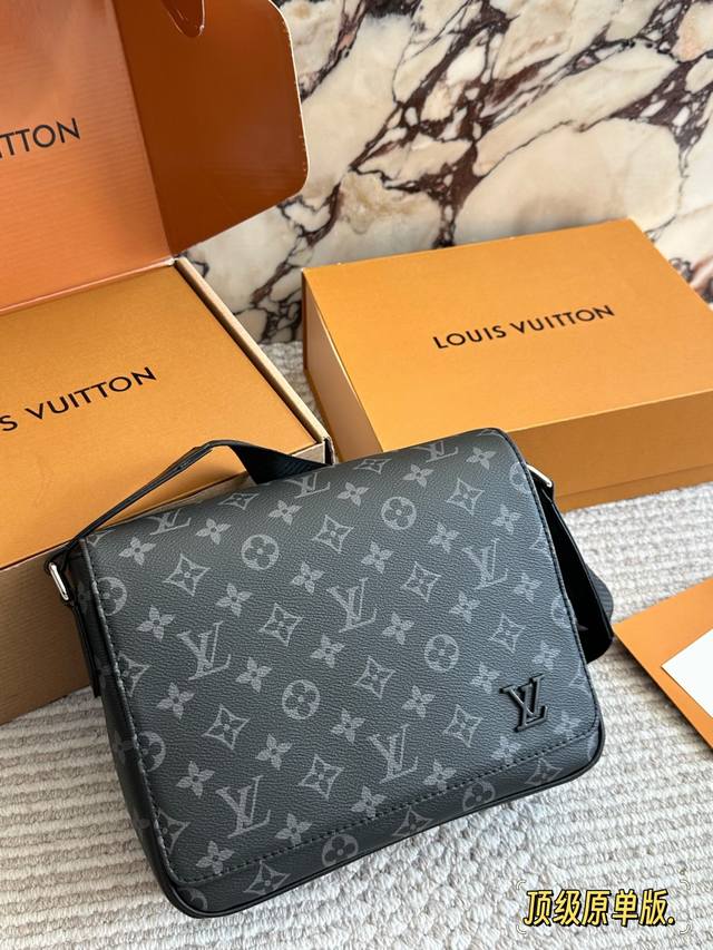 Replica Leather LV District Shoulder Bag #Every Second is Worth Recording Distri