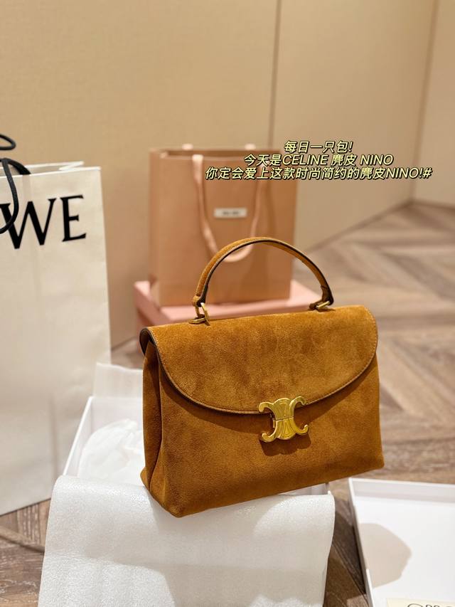 Suede with box Size: 26*18Cm Received a bag I really love I've wanted this Celin