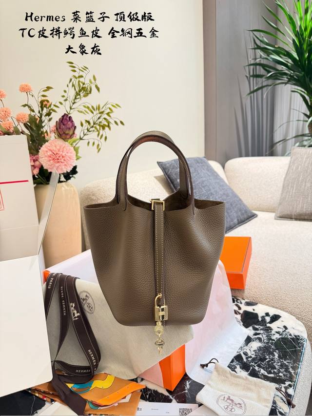 Top-quality original single-piece steel hardware Hermes Picotin basket bag. This