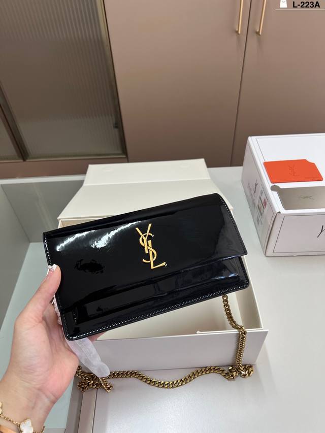 Mirror included. YSL classic sunset bag with chain strap. Timeless style, will n