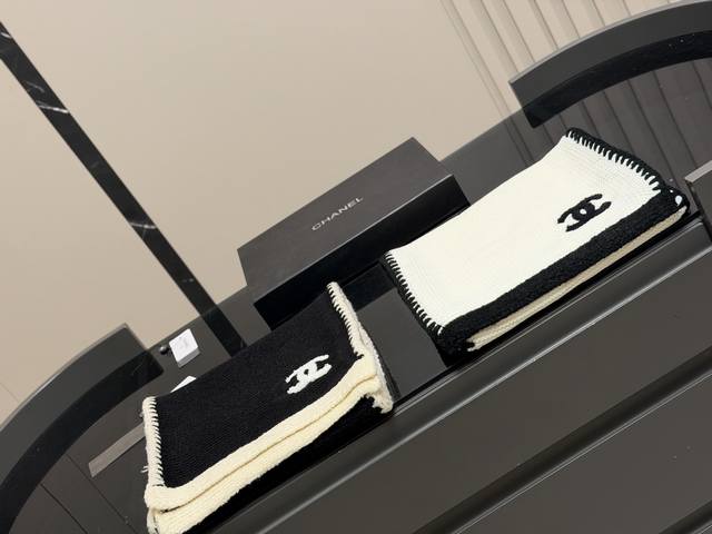 Box included. Size: 30*180cm. It's getting colder! A scarf is really needed at n