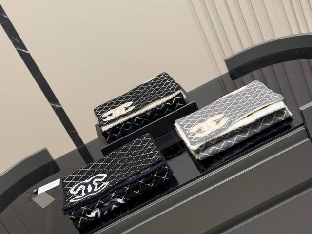 Box included. Size: 30*180cm. It's getting colder! A scarf is really needed at n