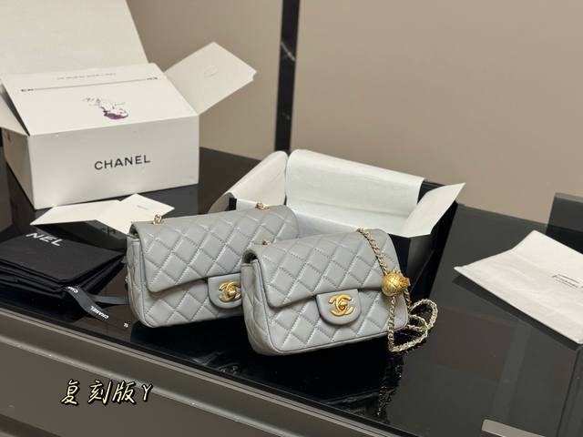 Folding box/airplane box Size: 17*13Cm 20*12Cm Chanel gold ball square bag Soft,