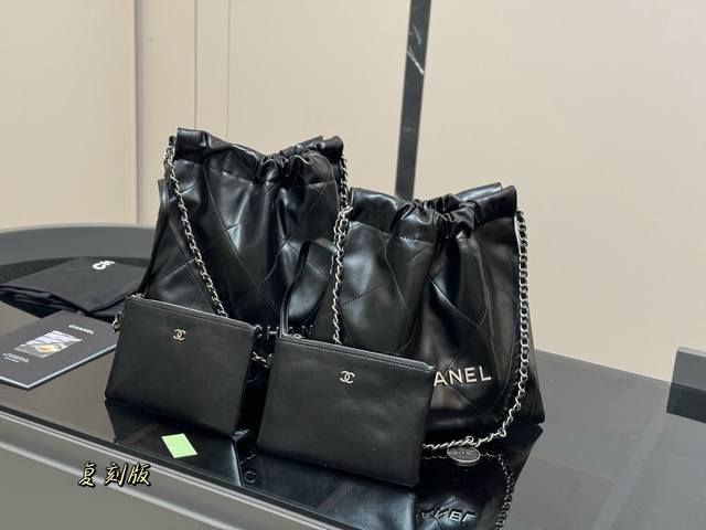 Unboxed Upgraded Version Size: 38cm 35cm So easy to match, waaaaah Chanel 22Bag