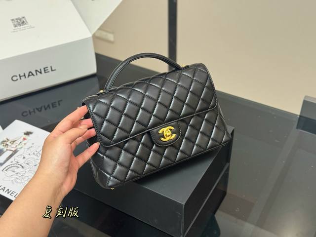 Comes with full packaging. Size: 25*15cm. Chanel 25P horizontal Kelly bag. The m