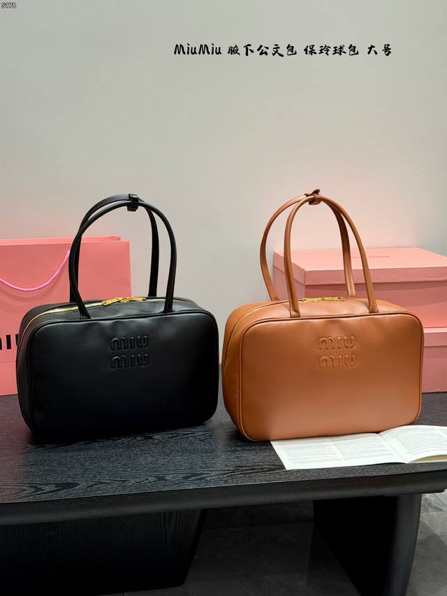 Size 34.22cm Large Miumiu Bowling Briefcase. It's soft and fluffy, with ample ca