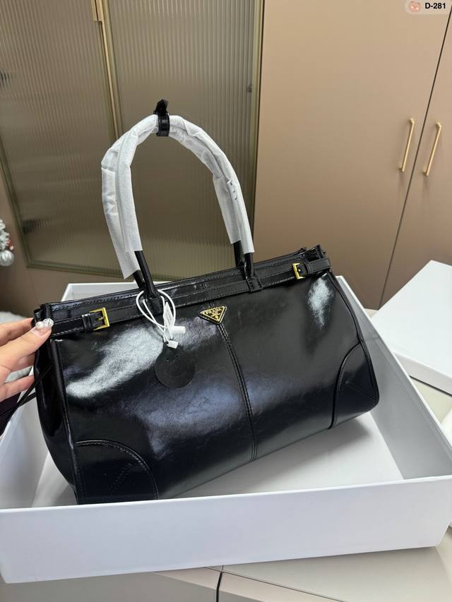 High-quality Prada Soft Lux oil-waxed leather Hobo bag with long handles, suitab