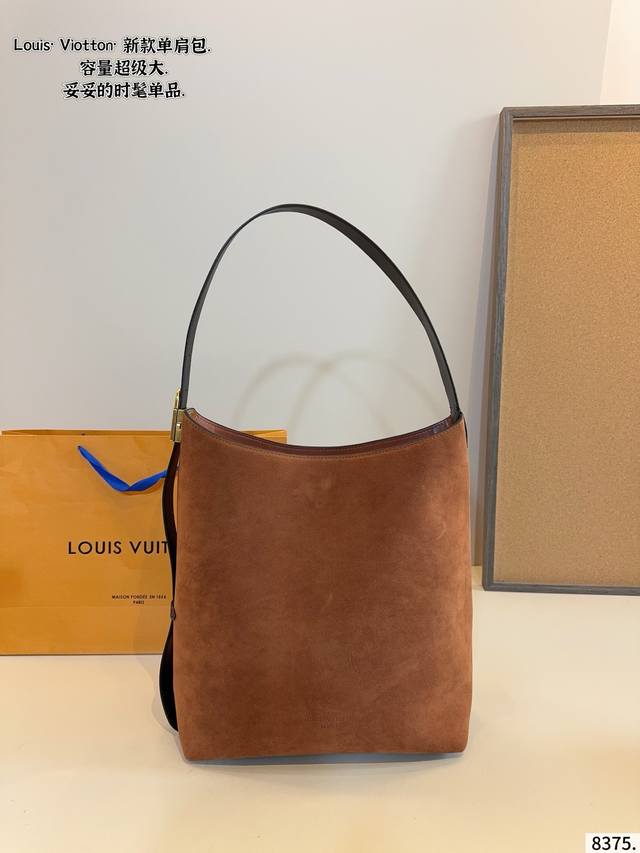 Vintage Louis Vuitton Hobo Lock Shoulder Bag. Super comfortable and stylish, rea