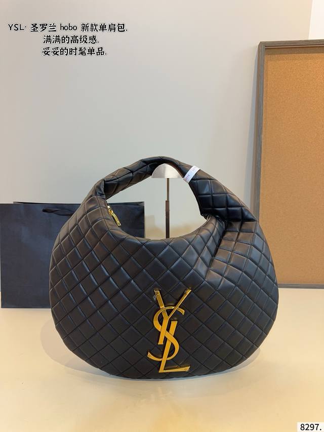YSL Saint Laurent New Icare Underarm Bag. The texture is very high-end. It has a