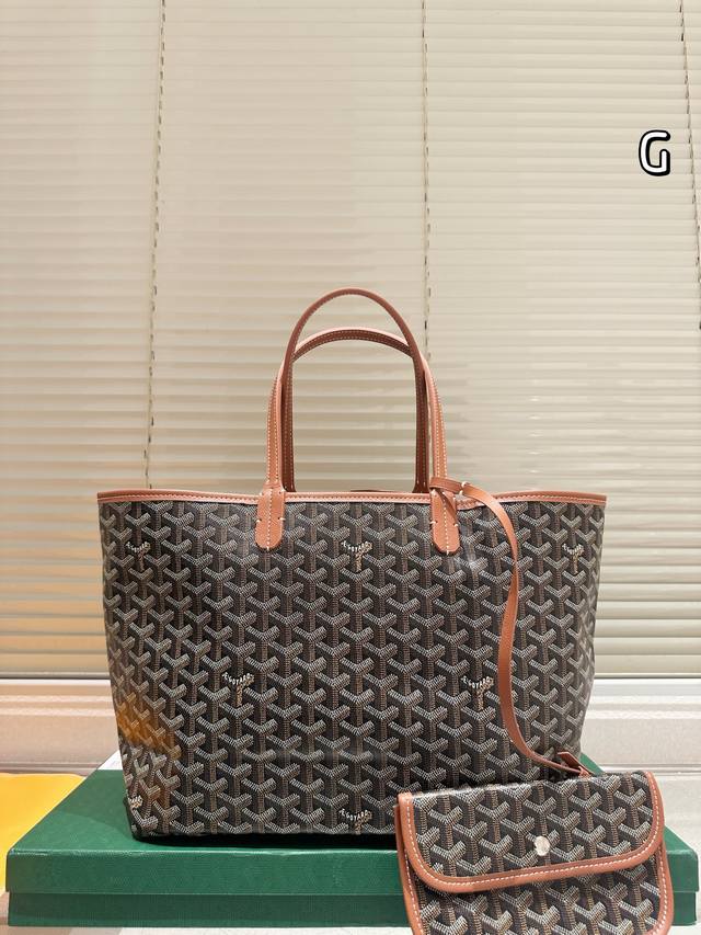 Comes with gift box. Size: 34*27cm. Goyard shopping bag. A shopping bag perfect