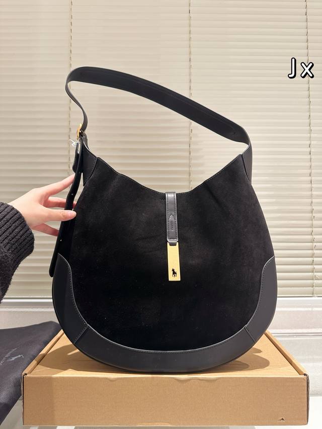 Comes with suede box. Size: 38*30cm. Both Krystal Jung and Kim Soo-jung have bee