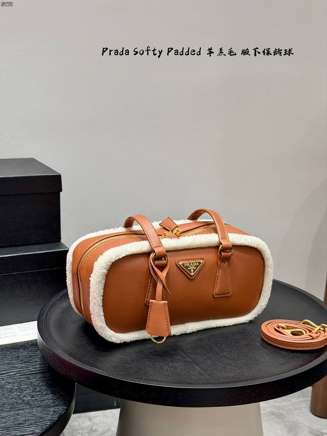 Gift Box Packaging Prada New Sleeve Bowling Bag Softy Padde D Winter New Lambswo
