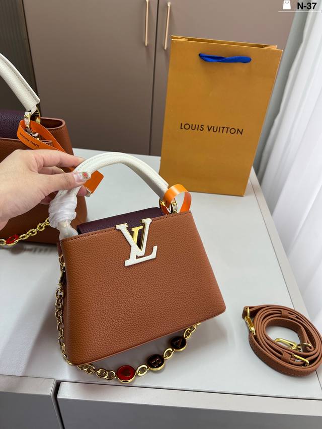 Small LV Capucines handbag A must-have for a queenly style. Reasonable size, goo
