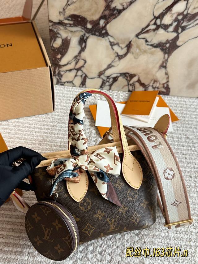 The Iv Neverfull Bb handbag with scarf chip version combines classic design with