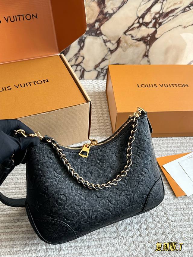 Upgraded version with box. Size: 29*16cm. Vintage croissant bag. Classic shoulde