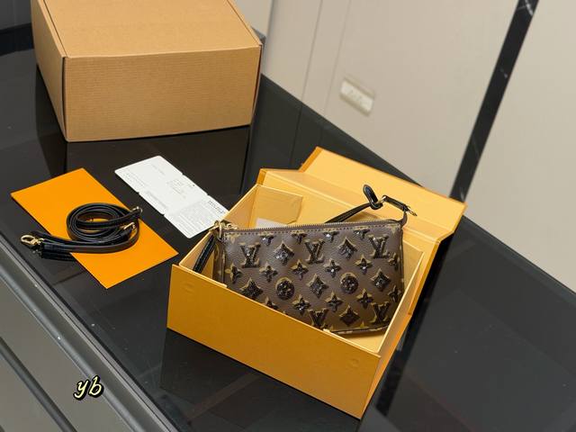 Play mahjong with this mahjong bag! Guaranteed to win! Comes with a folding box/