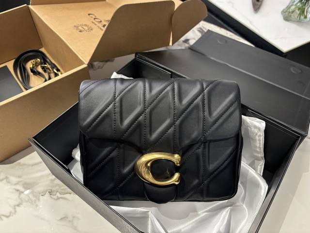 Full gift box packaging. Size: 20*17cm. This is a Chanel runway style black squa